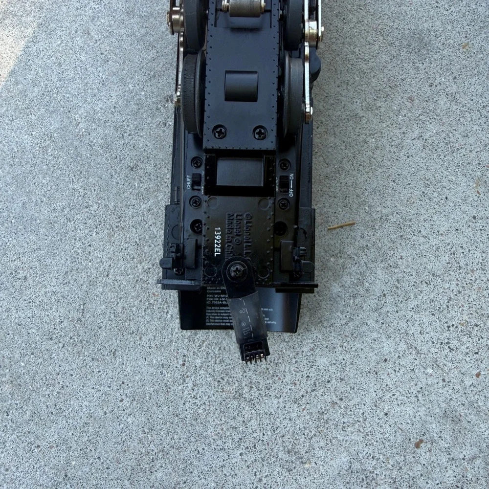 Lionel O Gauge Union Pacific Flyer 0-8-0 LionChief Train Set Remote Bluetooth
